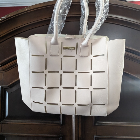 Vince Camuto Tote - Picture 6 of 9